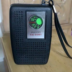 Vintage Radio Arrow Solid State  black & silver pocket works great takes battery